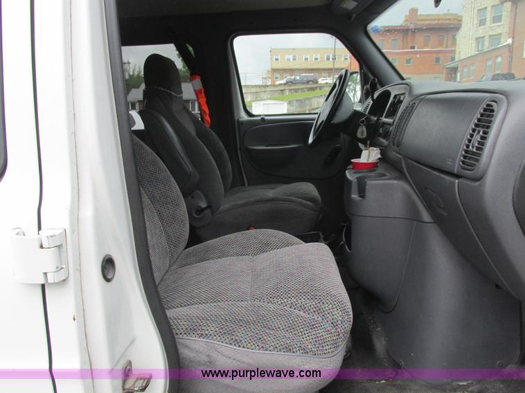 image for item L6032 1999 Dodge Ram Wagon B3500 Maxi van