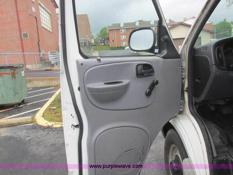 image for item L6032 1999 Dodge Ram Wagon B3500 Maxi van