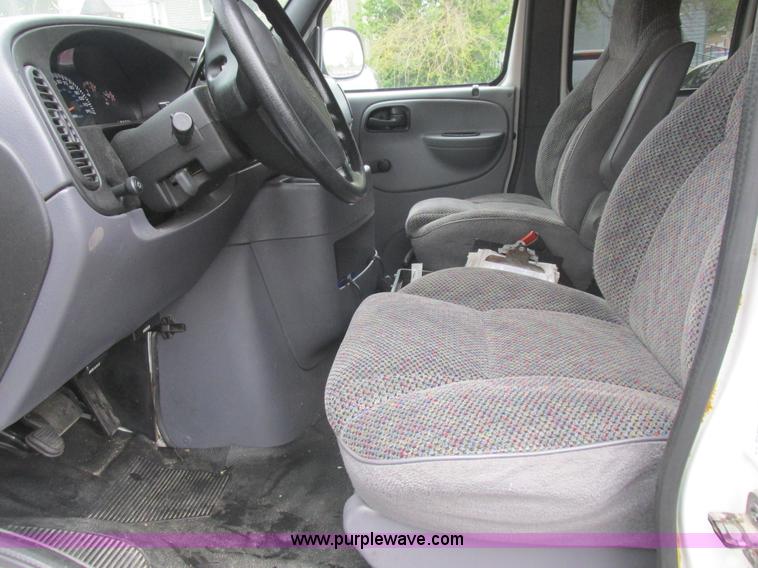 image for item L6032 1999 Dodge Ram Wagon B3500 Maxi van
