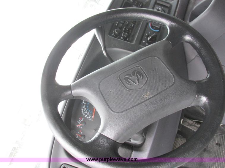 image for item L6032 1999 Dodge Ram Wagon B3500 Maxi van