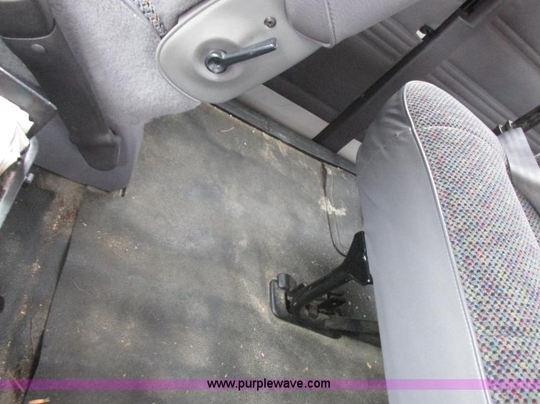 image for item L6032 1999 Dodge Ram Wagon B3500 Maxi van
