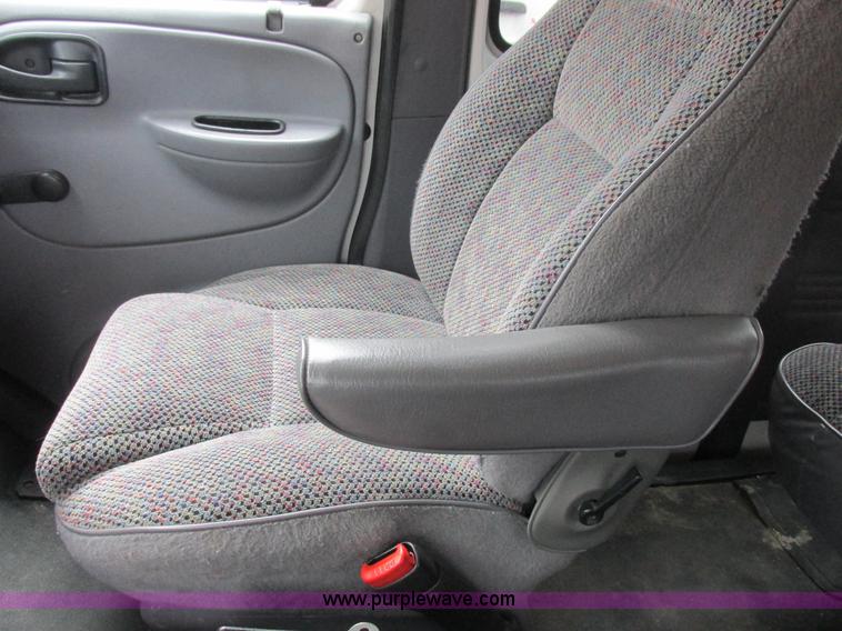 image for item L6032 1999 Dodge Ram Wagon B3500 Maxi van