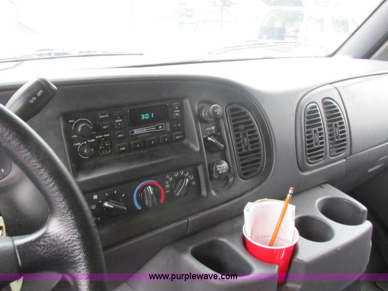 image for item L6032 1999 Dodge Ram Wagon B3500 Maxi van
