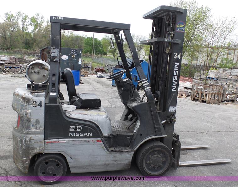 image for item L7025 Nissan 50 forklift