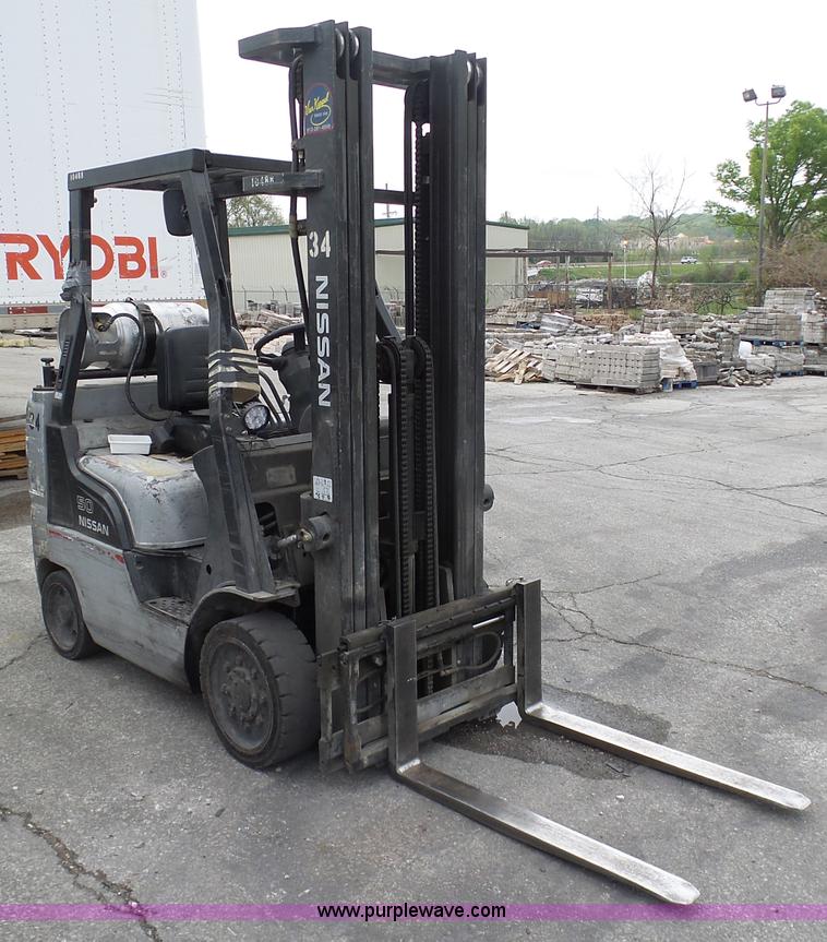 image for item L7025 Nissan 50 forklift