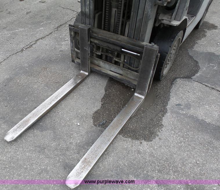 image for item L7025 Nissan 50 forklift