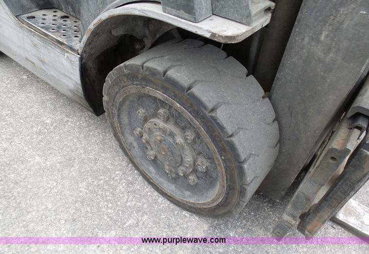 image for item L7025 Nissan 50 forklift