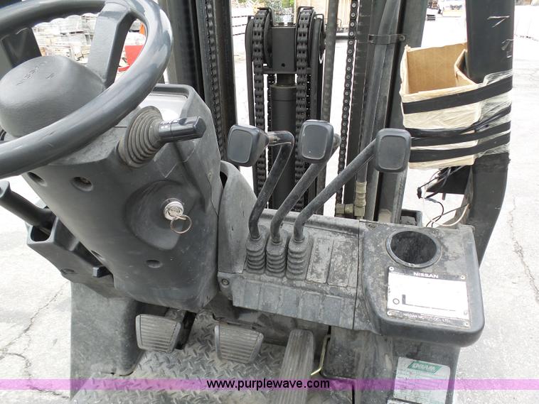 image for item L7025 Nissan 50 forklift
