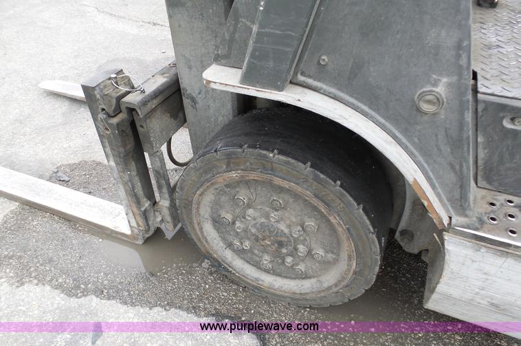 image for item L7025 Nissan 50 forklift