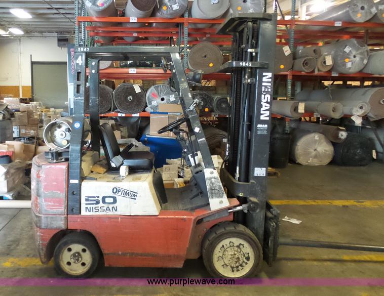 image for item L7027 Nissan 50 forklift