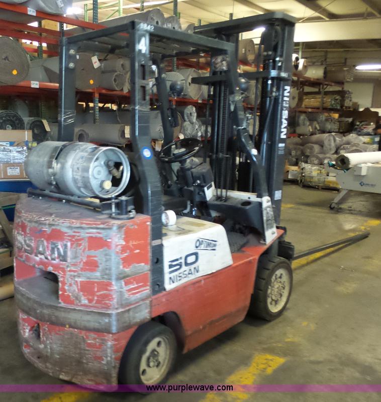image for item L7027 Nissan 50 forklift