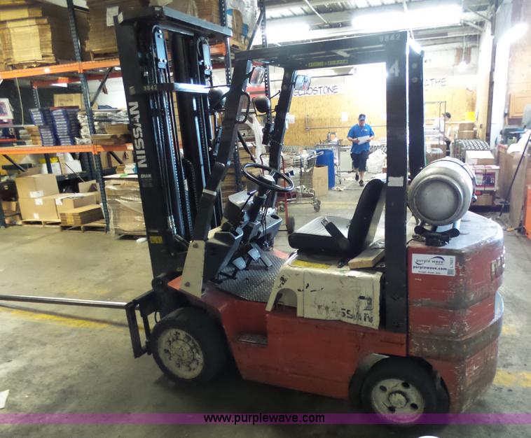 image for item L7027 Nissan 50 forklift