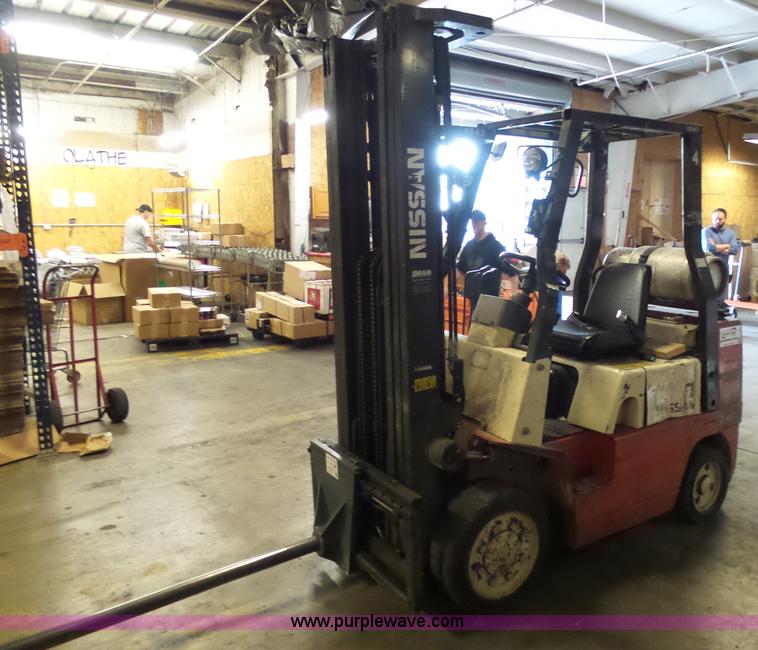 image for item L7027 Nissan 50 forklift