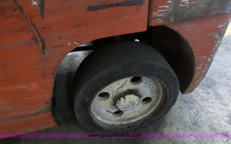 image for item L7027 Nissan 50 forklift