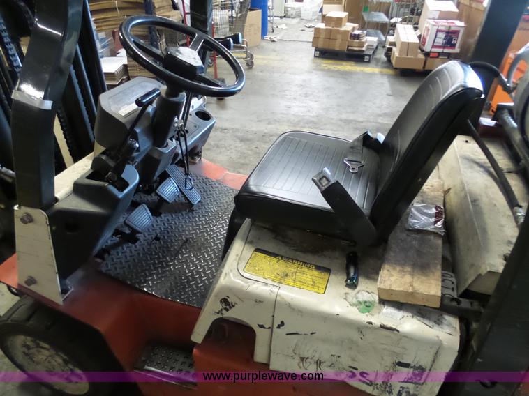 image for item L7027 Nissan 50 forklift