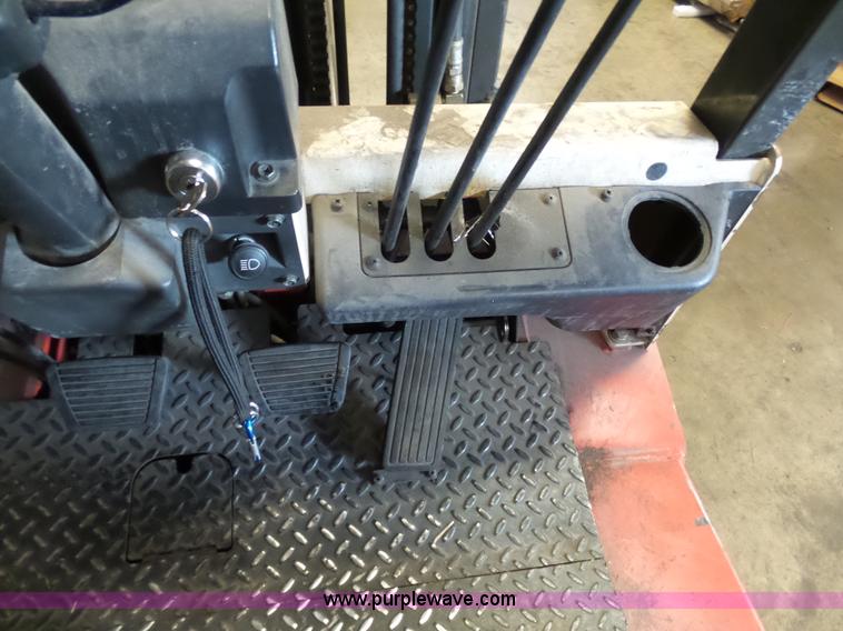 image for item L7027 Nissan 50 forklift