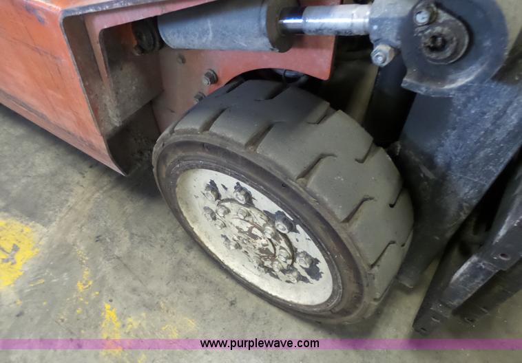 image for item L7027 Nissan 50 forklift