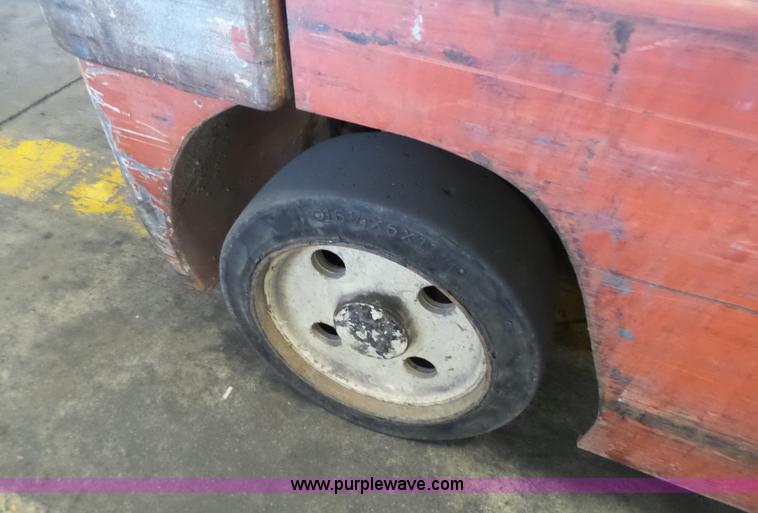 image for item L7027 Nissan 50 forklift