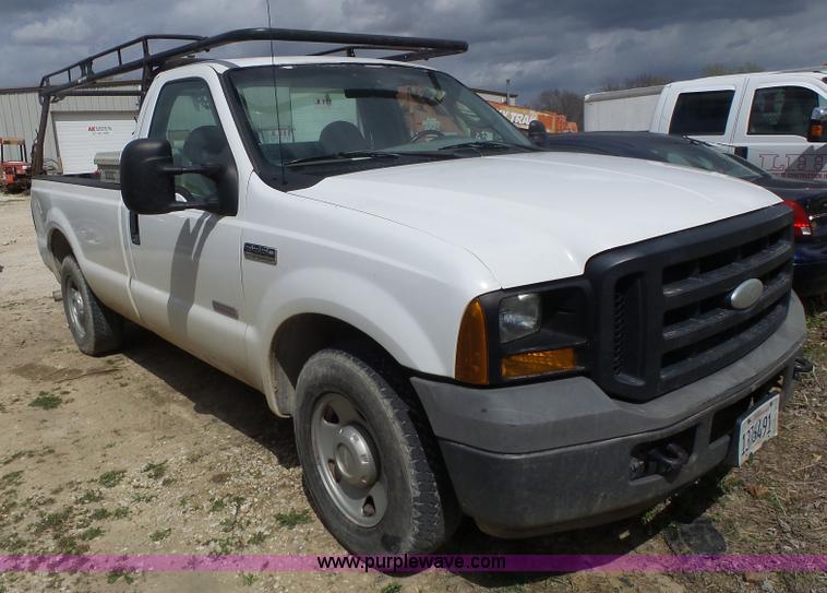 image for item L7222 2006 Ford F250 Super Duty pickup truck