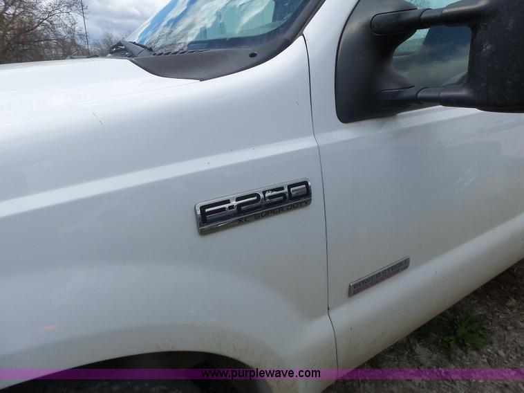 image for item L7222 2006 Ford F250 Super Duty pickup truck