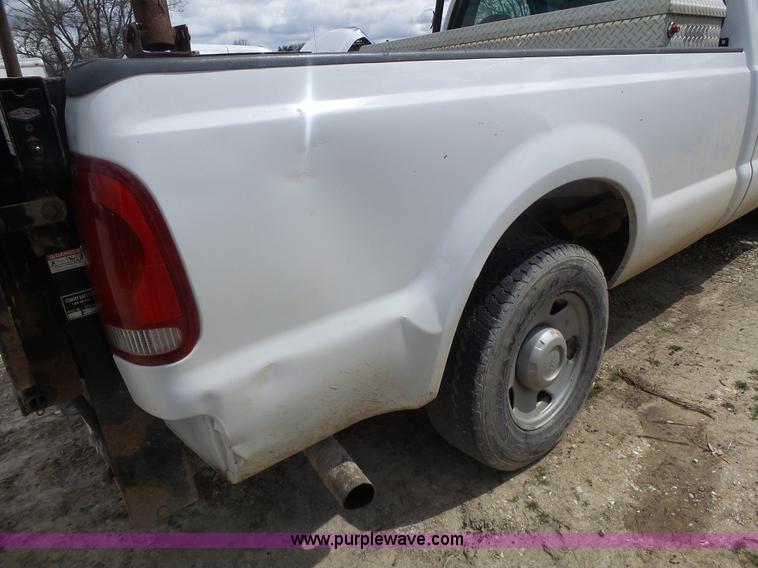 image for item L7222 2006 Ford F250 Super Duty pickup truck