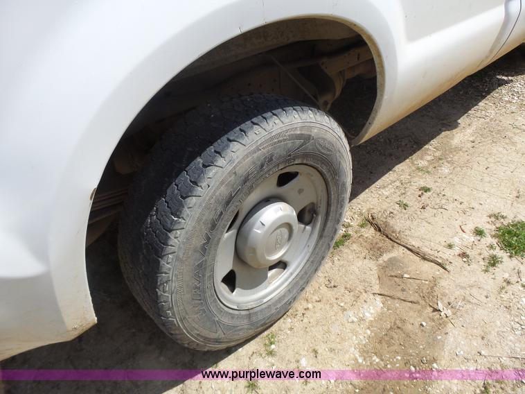 image for item L7222 2006 Ford F250 Super Duty pickup truck