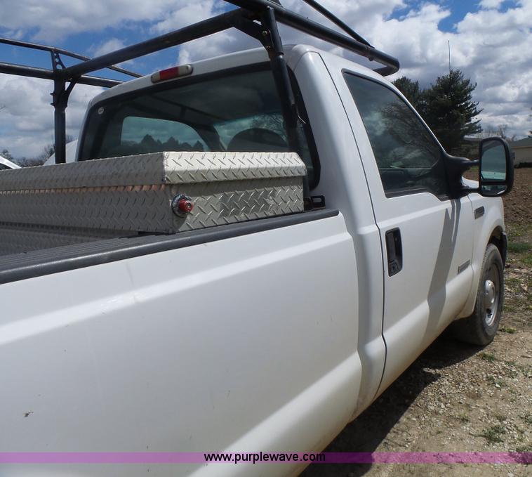 image for item L7222 2006 Ford F250 Super Duty pickup truck
