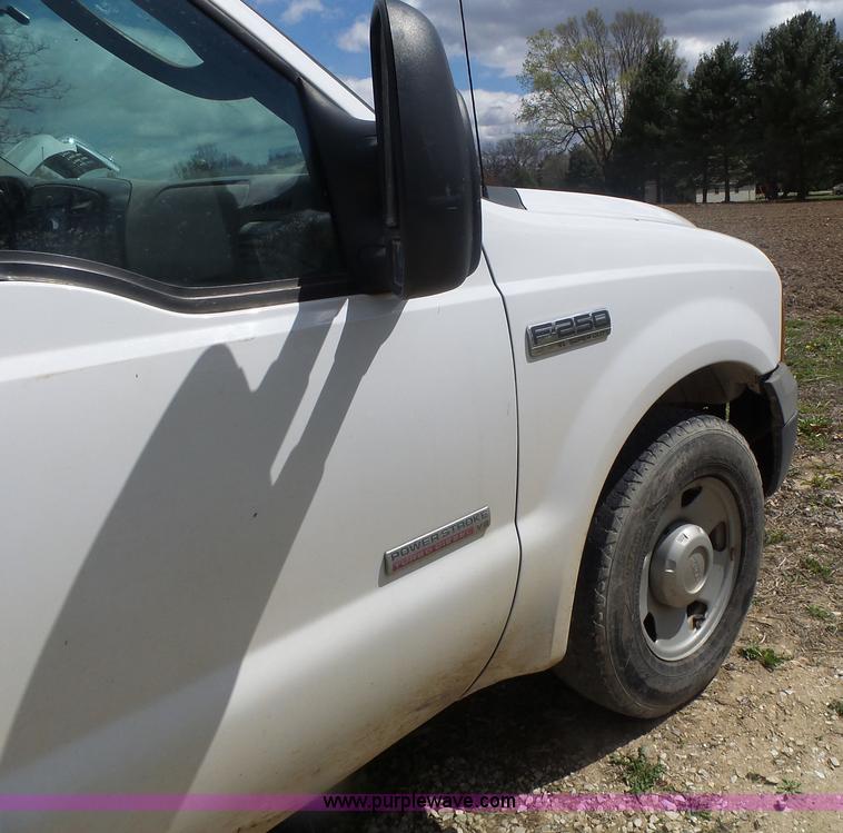 image for item L7222 2006 Ford F250 Super Duty pickup truck