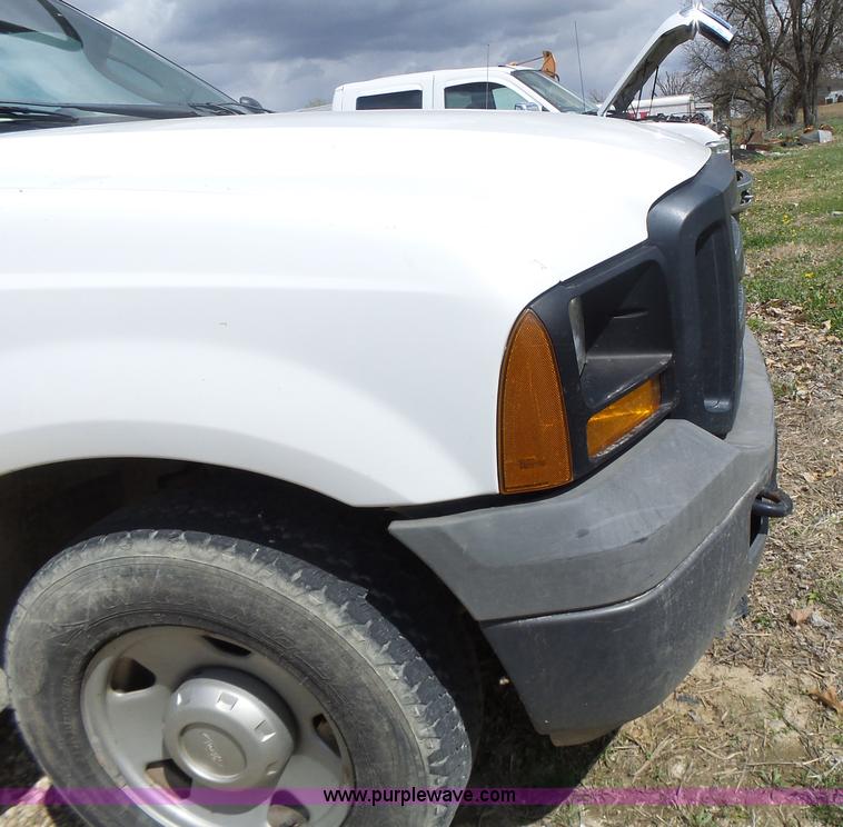 image for item L7222 2006 Ford F250 Super Duty pickup truck