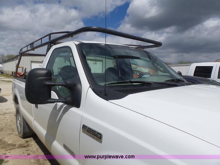 image for item L7222 2006 Ford F250 Super Duty pickup truck