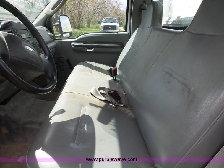 image for item L7222 2006 Ford F250 Super Duty pickup truck