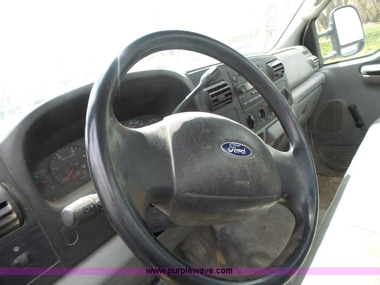 image for item L7222 2006 Ford F250 Super Duty pickup truck