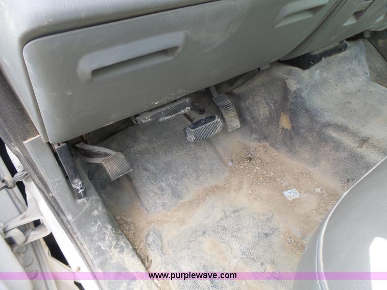 image for item L7222 2006 Ford F250 Super Duty pickup truck