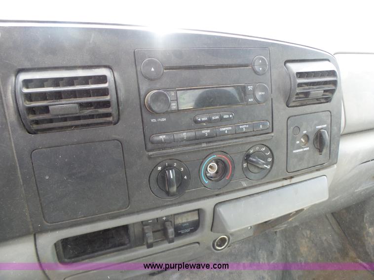 image for item L7222 2006 Ford F250 Super Duty pickup truck