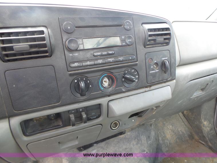 image for item L7222 2006 Ford F250 Super Duty pickup truck