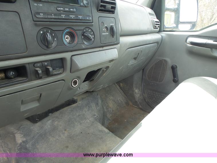image for item L7222 2006 Ford F250 Super Duty pickup truck