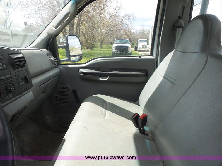 image for item L7222 2006 Ford F250 Super Duty pickup truck