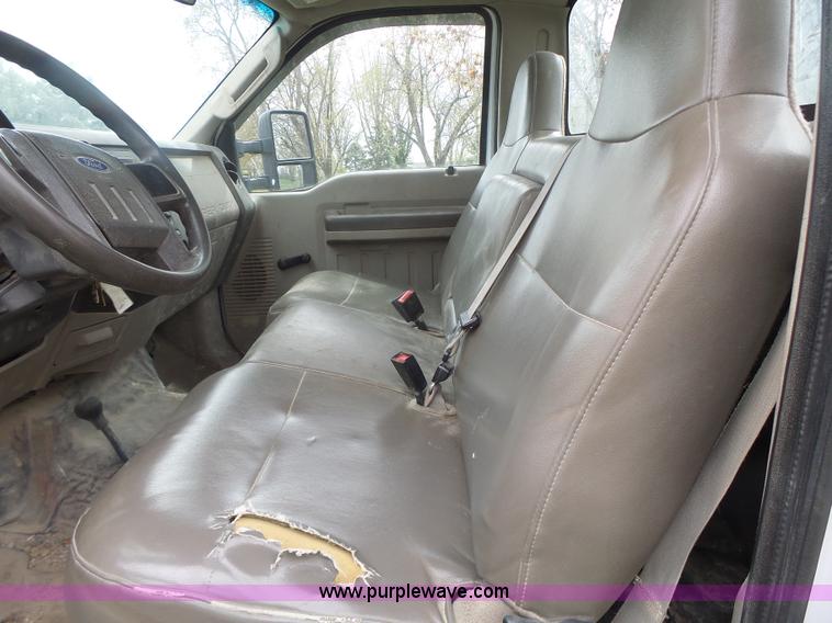 image for item L7223 2008 Ford F450 Super Duty truck cab and chassis
