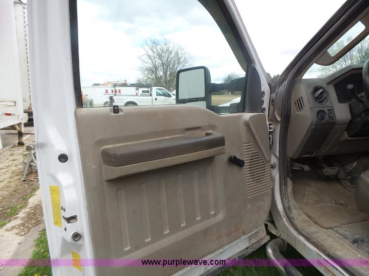 image for item L7223 2008 Ford F450 Super Duty truck cab and chassis