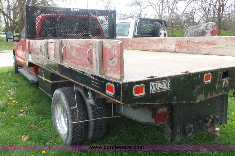 image for item L7224 2008 Ford F350 Super Duty Crew Cab flatbed pickup truck