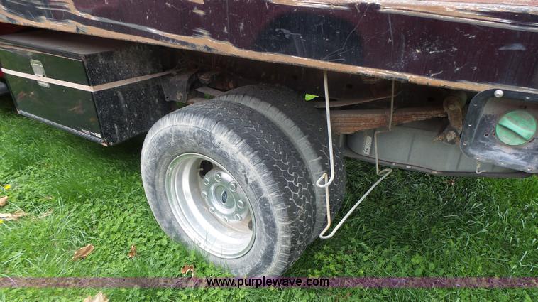 image for item L7224 2008 Ford F350 Super Duty Crew Cab flatbed pickup truck