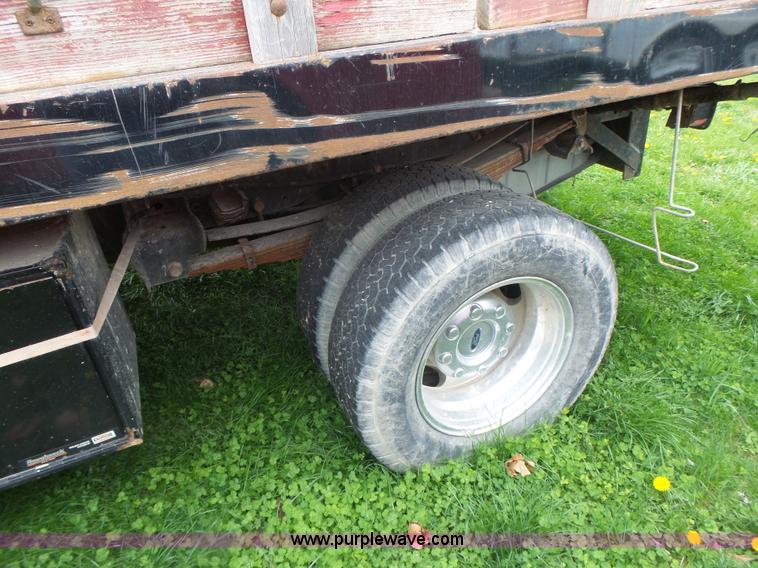 image for item L7224 2008 Ford F350 Super Duty Crew Cab flatbed pickup truck