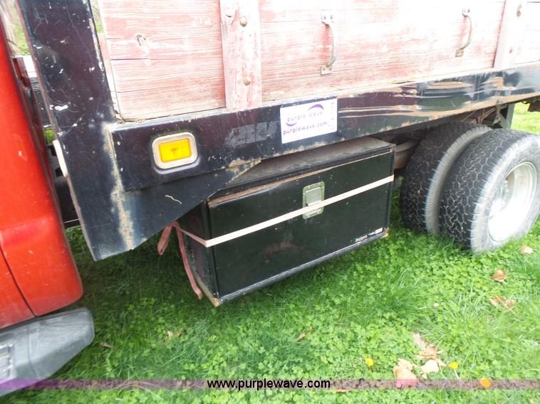 image for item L7224 2008 Ford F350 Super Duty Crew Cab flatbed pickup truck