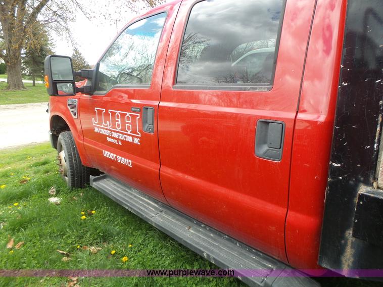 image for item L7224 2008 Ford F350 Super Duty Crew Cab flatbed pickup truck