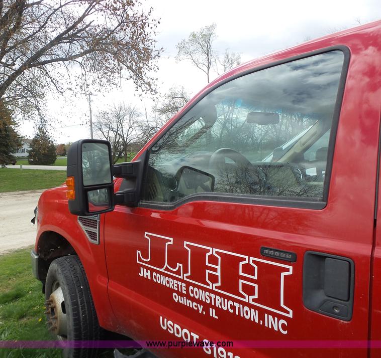 image for item L7224 2008 Ford F350 Super Duty Crew Cab flatbed pickup truck