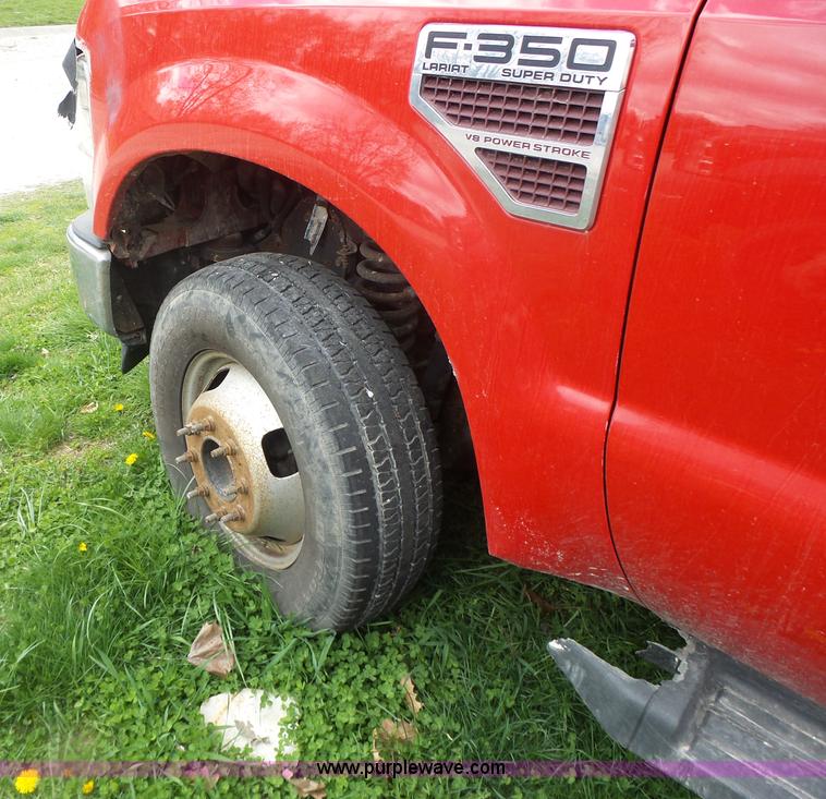 image for item L7224 2008 Ford F350 Super Duty Crew Cab flatbed pickup truck