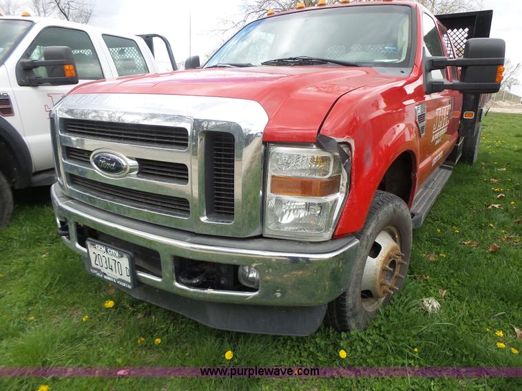 image for item L7224 2008 Ford F350 Super Duty Crew Cab flatbed pickup truck