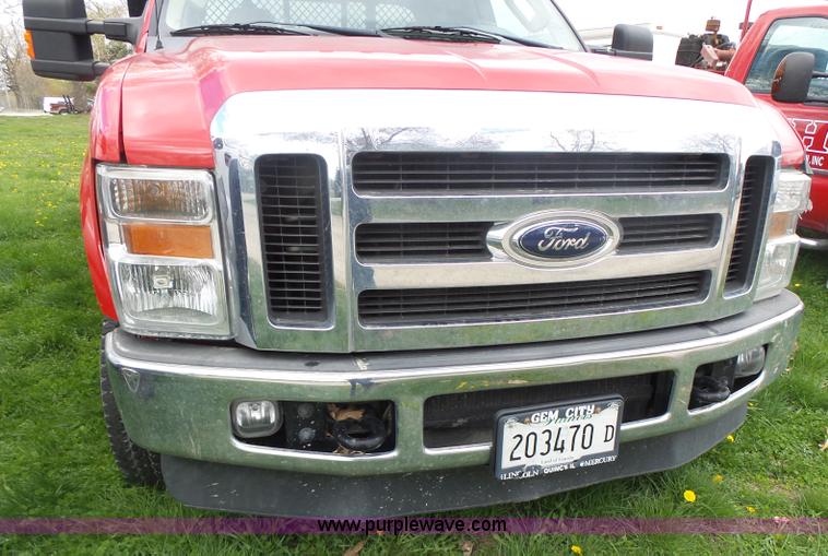image for item L7224 2008 Ford F350 Super Duty Crew Cab flatbed pickup truck