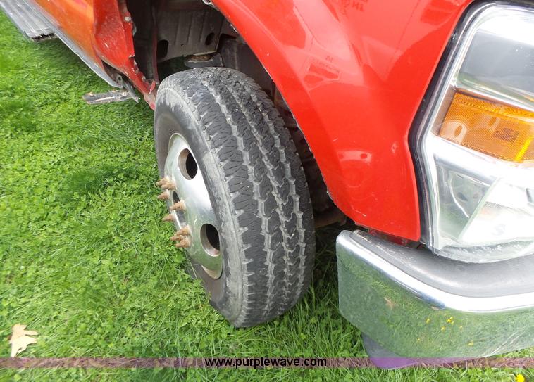 image for item L7224 2008 Ford F350 Super Duty Crew Cab flatbed pickup truck