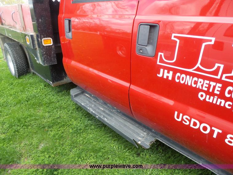 image for item L7224 2008 Ford F350 Super Duty Crew Cab flatbed pickup truck